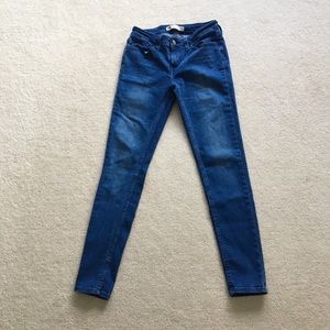 Levi’s Mid Rise Skinny Jeans size 27